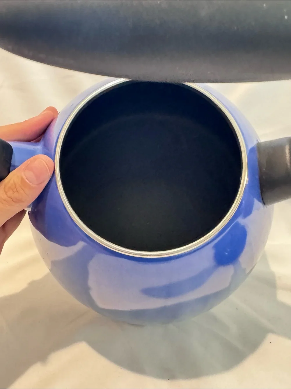 Le Creuset 1.6 Qt Whistling Halo Enamel on Steel Tea Kettle/Pot Blue